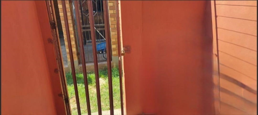 2 Bedroom Property for Sale in Waterval East North West